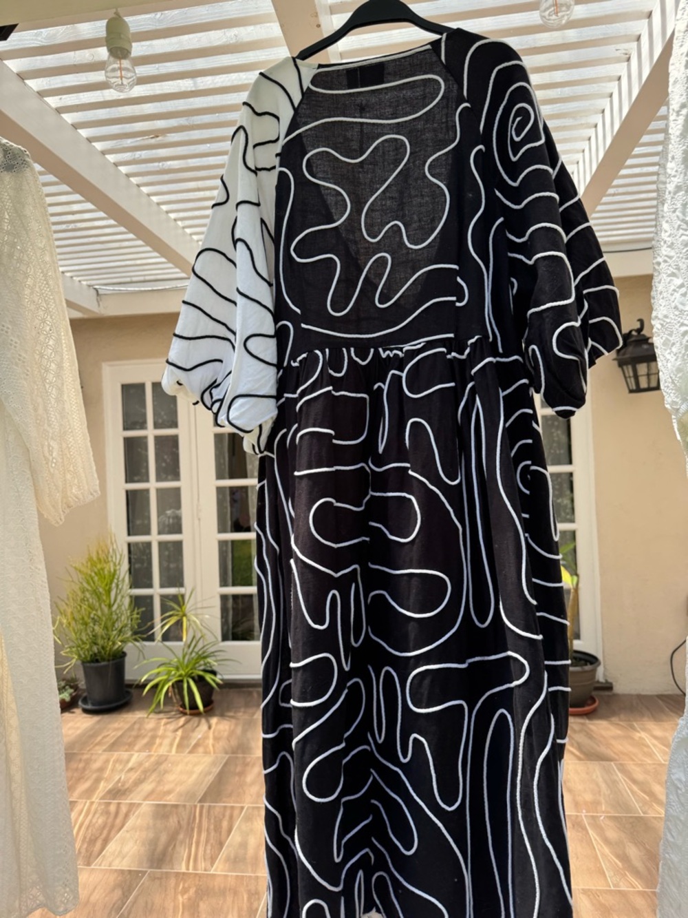 Black & White Linen Blend Abstract Wrap Dress - Picture 5 of 6